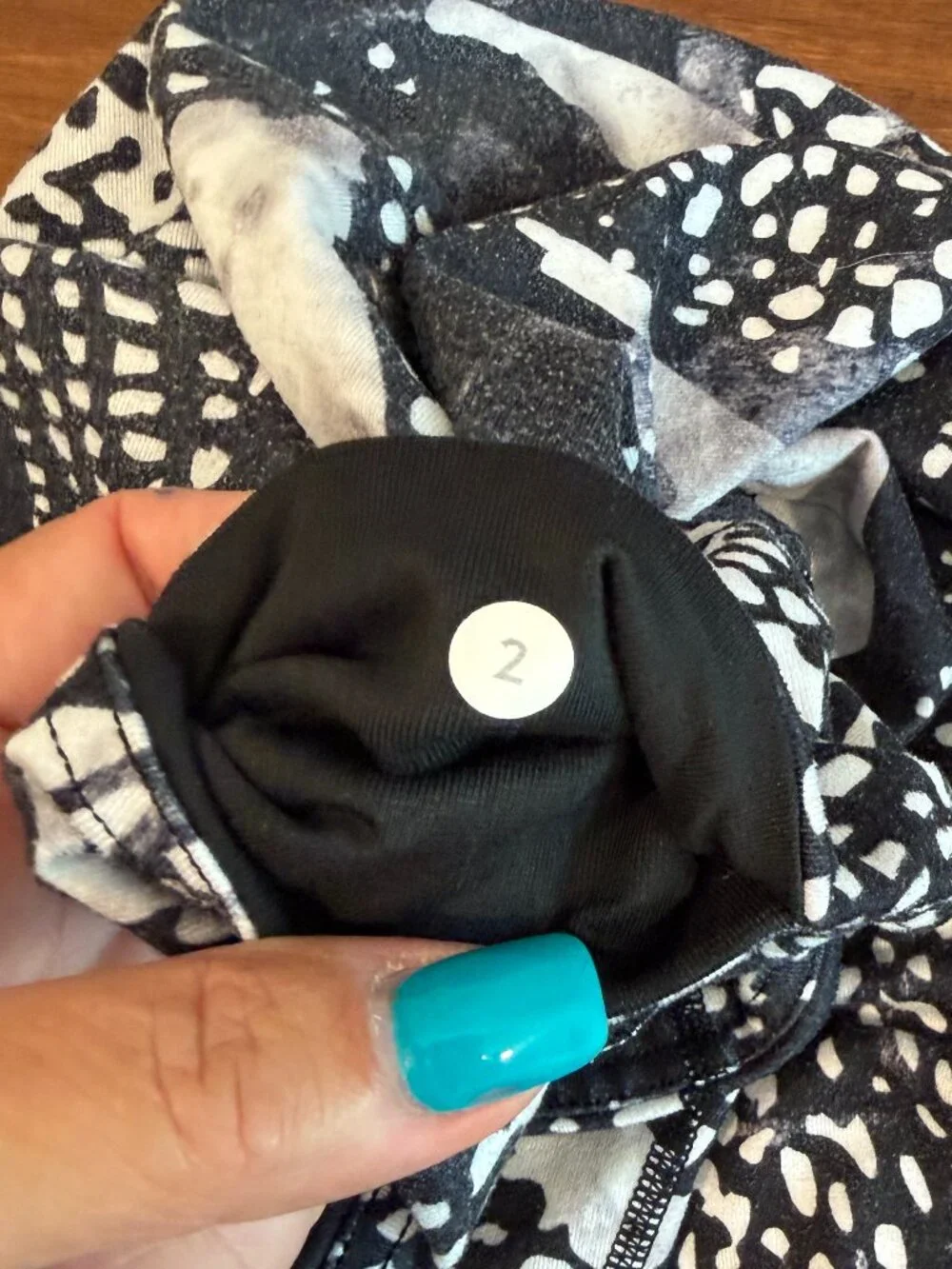Lululemon Black, White & Gray Patterned Crop Leggings Size 2 - 22